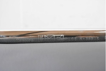 中古　美品　Cassina(カッシーナ)　ル・コルビュジエ(Le Corbusier)　LC3　GRAND CONFORT, GRAND MODELE(グランコンフォール グランモデル)　本革製　黒い張地と金属フレームの対比が際立つモダンな1人掛けソファ　定価約137万円　(R-090600)