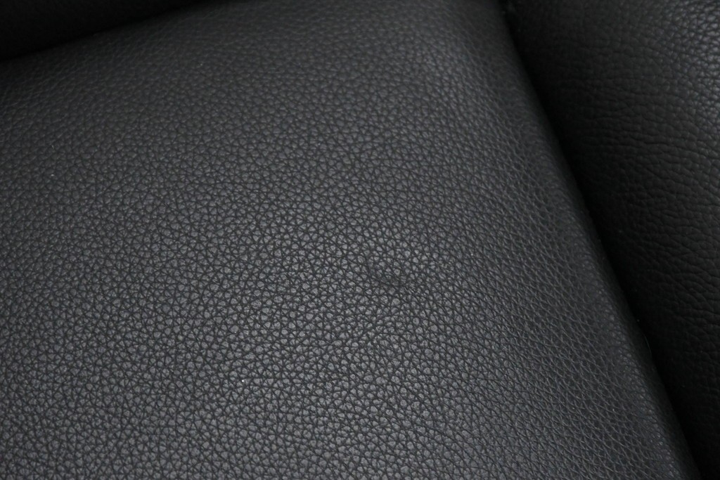 中古　美品　Cassina(カッシーナ)　本革　リクライニング　パーソナルチェア　K10 DODO(ドド)　ドドシェーズロング　定価約167万2千円　(R-090601)