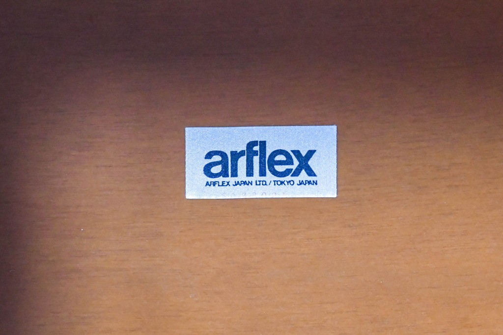 中古　美品　arflex(アルフレックス)　PORTO(ポルト)　天板の柔らかなカーブが印象的なネストサイドテーブル　定価約11万円　(R-090602)