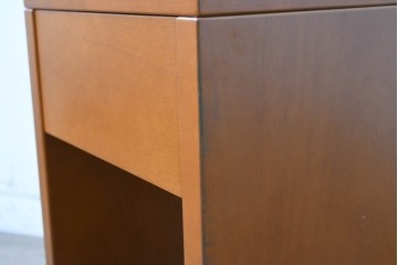 中古　美品　arflex(アルフレックス)　PORTO(ポルト)　天板の柔らかなカーブが印象的なネストサイドテーブル　定価約11万円　(R-090602)