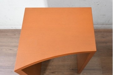 中古　美品　arflex(アルフレックス)　PORTO(ポルト)　天板の柔らかなカーブが印象的なネストサイドテーブル　定価約11万円　(R-090603)