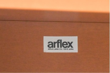 中古　美品　arflex(アルフレックス)　PORTO(ポルト)　天板の柔らかなカーブが印象的なネストサイドテーブル　定価約11万円　(R-090603)