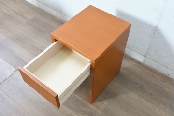 中古　美品　arflex(アルフレックス)　PORTO(ポルト)　天板の柔らかなカーブが印象的なネストサイドテーブル　定価約11万円　(R-090603)