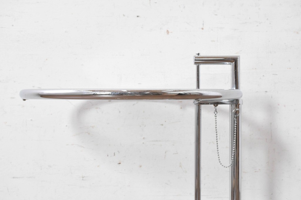 中古　美品　Cassina ixc.(カッシーナイクスシー)取り扱い　ClassiCon(クラシコン)　Eileen Gray(アイリーン・グレイ)　ADJUSTABLE TABLE(アジャスタブルテーブル)　E1027　サイドテーブル　定価約21万円　(R-090604)