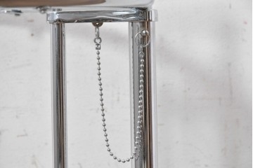 中古　美品　Cassina ixc.(カッシーナイクスシー)取り扱い　ClassiCon(クラシコン)　Eileen Gray(アイリーン・グレイ)　ADJUSTABLE TABLE(アジャスタブルテーブル)　E1027　サイドテーブル　定価約21万円　(R-090604)