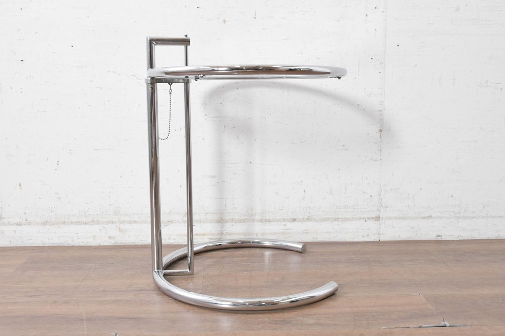 中古　美品　Cassina ixc.(カッシーナイクスシー)取り扱い　ClassiCon(クラシコン)　Eileen Gray(アイリーン・グレイ)　ADJUSTABLE TABLE(アジャスタブルテーブル)　E1027　サイドテーブル　定価約21万円　(R-090604)