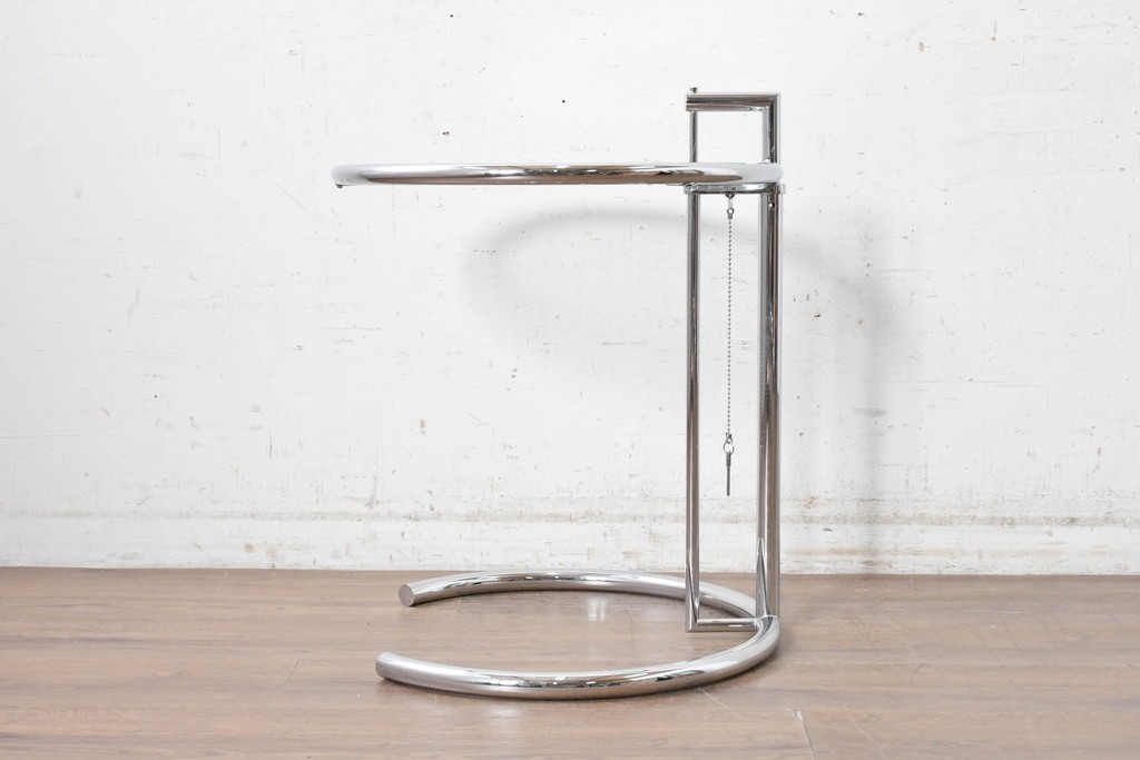 中古　美品　Cassina ixc.(カッシーナイクスシー)取り扱い　ClassiCon(クラシコン)　Eileen Gray(アイリーン・グレイ)　ADJUSTABLE TABLE(アジャスタブルテーブル)　E1027　サイドテーブル　定価約21万円　(R-090605)