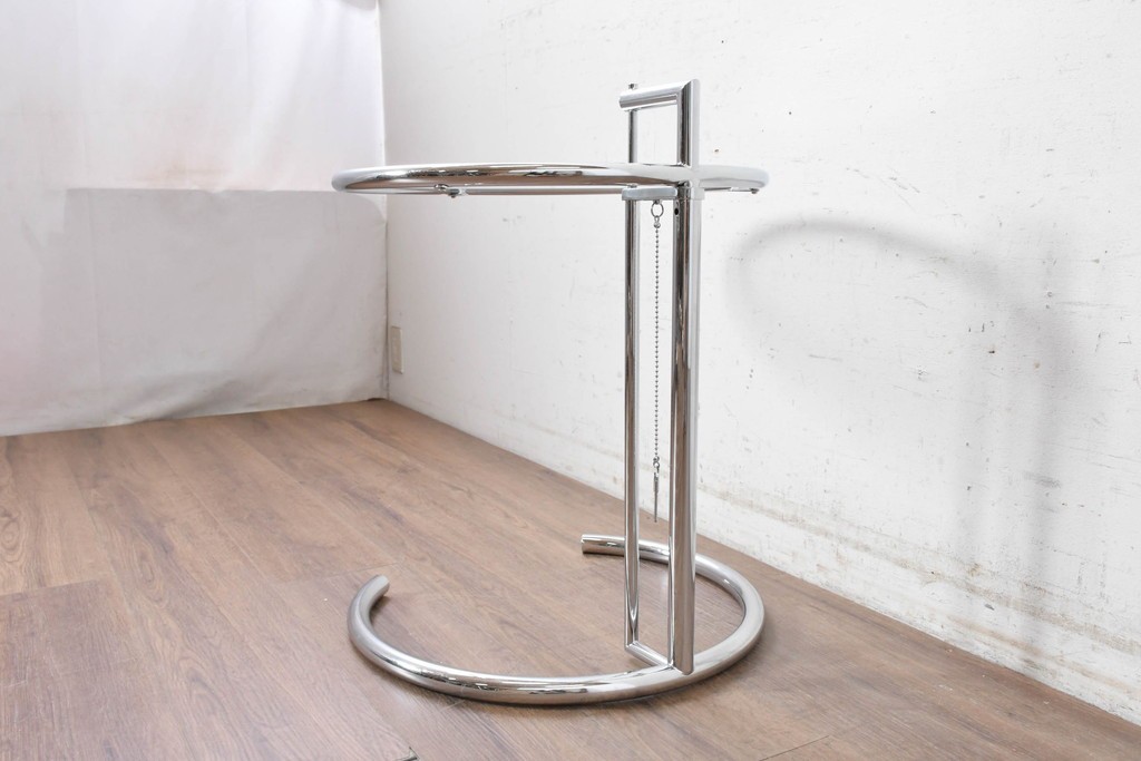 中古　美品　Cassina ixc.(カッシーナイクスシー)取り扱い　ClassiCon(クラシコン)　Eileen Gray(アイリーン・グレイ)　ADJUSTABLE TABLE(アジャスタブルテーブル)　E1027　サイドテーブル　定価約21万円　(R-090605)