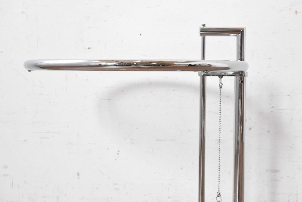中古　美品　Cassina ixc.(カッシーナイクスシー)取り扱い　ClassiCon(クラシコン)　Eileen Gray(アイリーン・グレイ)　ADJUSTABLE TABLE(アジャスタブルテーブル)　E1027　サイドテーブル　定価約21万円　(R-090605)