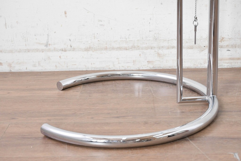 中古　美品　Cassina ixc.(カッシーナイクスシー)取り扱い　ClassiCon(クラシコン)　Eileen Gray(アイリーン・グレイ)　ADJUSTABLE TABLE(アジャスタブルテーブル)　E1027　サイドテーブル　定価約21万円　(R-090605)