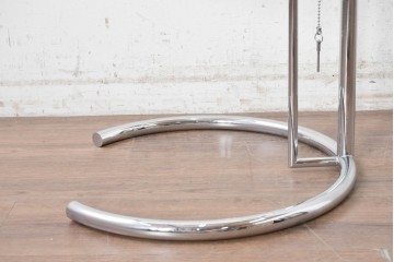 中古　美品　Cassina ixc.(カッシーナイクスシー)取り扱い　ClassiCon(クラシコン)　Eileen Gray(アイリーン・グレイ)　ADJUSTABLE TABLE(アジャスタブルテーブル)　E1027　サイドテーブル　定価約21万円　(R-090605)