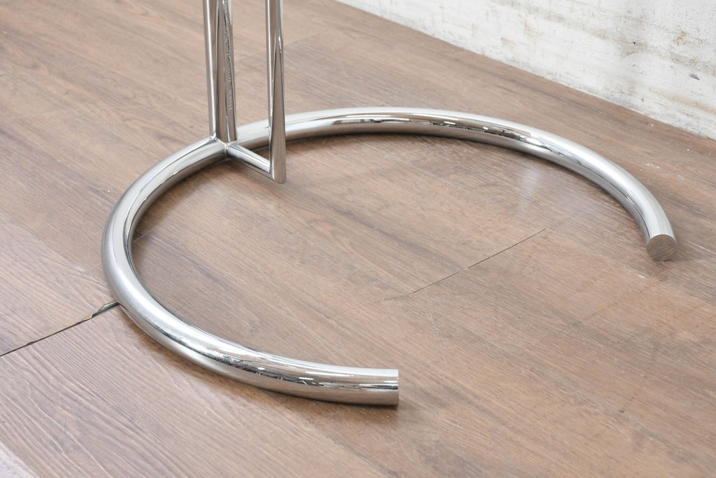 中古　美品　Cassina ixc.(カッシーナイクスシー)取り扱い　ClassiCon(クラシコン)　Eileen Gray(アイリーン・グレイ)　ADJUSTABLE TABLE(アジャスタブルテーブル)　E1027　サイドテーブル　定価約21万円　(R-090605)