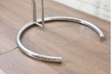 中古　美品　Cassina ixc.(カッシーナイクスシー)取り扱い　ClassiCon(クラシコン)　Eileen Gray(アイリーン・グレイ)　ADJUSTABLE TABLE(アジャスタブルテーブル)　E1027　サイドテーブル　定価約21万円　(R-090605)