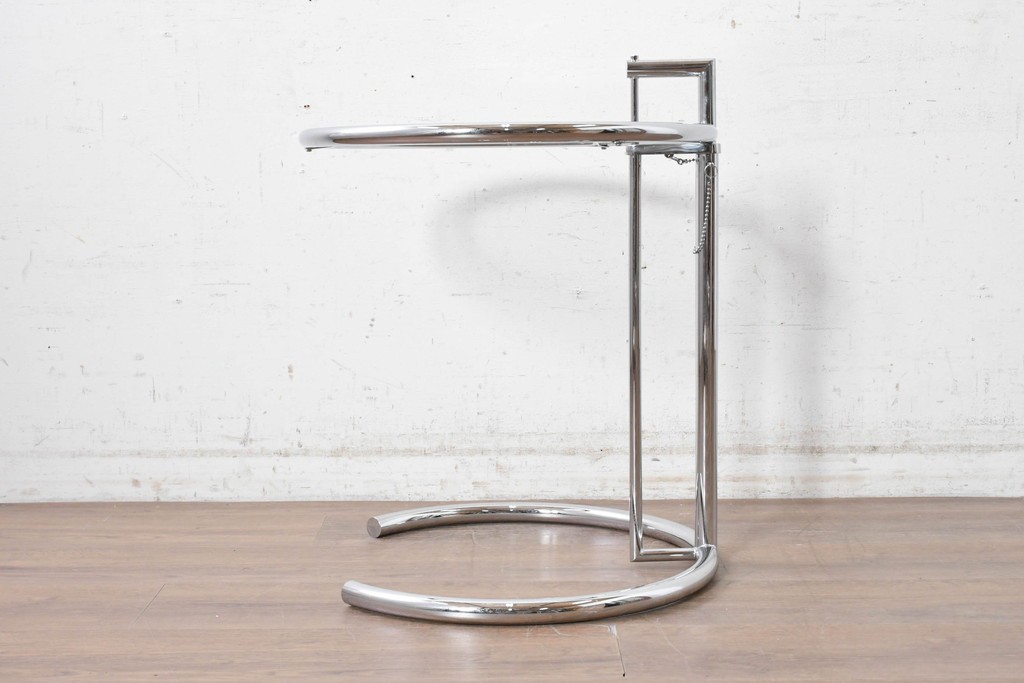 中古　美品　Cassina ixc.(カッシーナイクスシー)取り扱い　ClassiCon(クラシコン)　Eileen Gray(アイリーン・グレイ)　ADJUSTABLE TABLE(アジャスタブルテーブル)　E1027　サイドテーブル　定価約21万円　(R-090606)