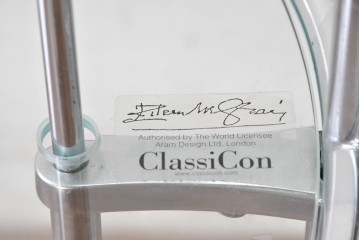 中古　美品　Cassina ixc.(カッシーナイクスシー)取り扱い　ClassiCon(クラシコン)　Eileen Gray(アイリーン・グレイ)　ADJUSTABLE TABLE(アジャスタブルテーブル)　E1027　サイドテーブル　定価約21万円　(R-090606)