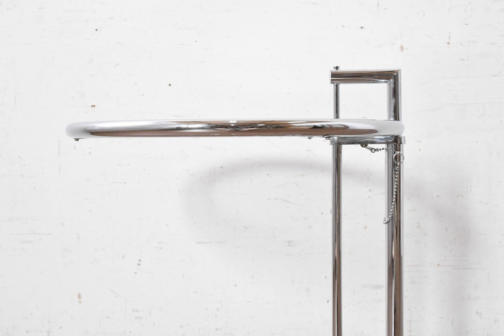 中古　美品　Cassina ixc.(カッシーナイクスシー)取り扱い　ClassiCon(クラシコン)　Eileen Gray(アイリーン・グレイ)　ADJUSTABLE TABLE(アジャスタブルテーブル)　E1027　サイドテーブル　定価約21万円　(R-090606)
