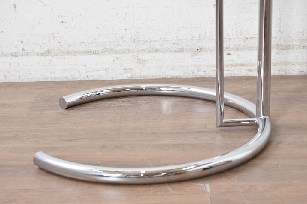 中古　美品　Cassina ixc.(カッシーナイクスシー)取り扱い　ClassiCon(クラシコン)　Eileen Gray(アイリーン・グレイ)　ADJUSTABLE TABLE(アジャスタブルテーブル)　E1027　サイドテーブル　定価約21万円　(R-090606)
