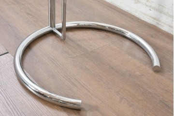 中古　美品　Cassina ixc.(カッシーナイクスシー)取り扱い　ClassiCon(クラシコン)　Eileen Gray(アイリーン・グレイ)　ADJUSTABLE TABLE(アジャスタブルテーブル)　E1027　サイドテーブル　定価約21万円　(R-090606)