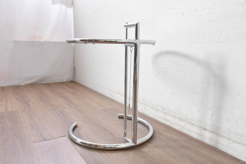 中古　美品　Cassina ixc.(カッシーナイクスシー)取り扱い　ClassiCon(クラシコン)　Eileen Gray(アイリーン・グレイ)　ADJUSTABLE TABLE(アジャスタブルテーブル)　E1027　サイドテーブル　定価約21万円　(R-090607)