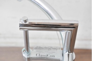 中古　美品　Cassina ixc.(カッシーナイクスシー)取り扱い　ClassiCon(クラシコン)　Eileen Gray(アイリーン・グレイ)　ADJUSTABLE TABLE(アジャスタブルテーブル)　E1027　サイドテーブル　定価約21万円　(R-090607)