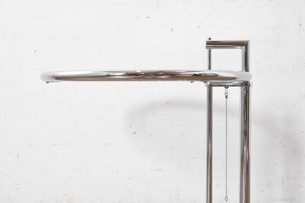 中古　美品　Cassina ixc.(カッシーナイクスシー)取り扱い　ClassiCon(クラシコン)　Eileen Gray(アイリーン・グレイ)　ADJUSTABLE TABLE(アジャスタブルテーブル)　E1027　サイドテーブル　定価約21万円　(R-090607)