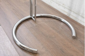 中古　美品　Cassina ixc.(カッシーナイクスシー)取り扱い　ClassiCon(クラシコン)　Eileen Gray(アイリーン・グレイ)　ADJUSTABLE TABLE(アジャスタブルテーブル)　E1027　サイドテーブル　定価約21万円　(R-090607)