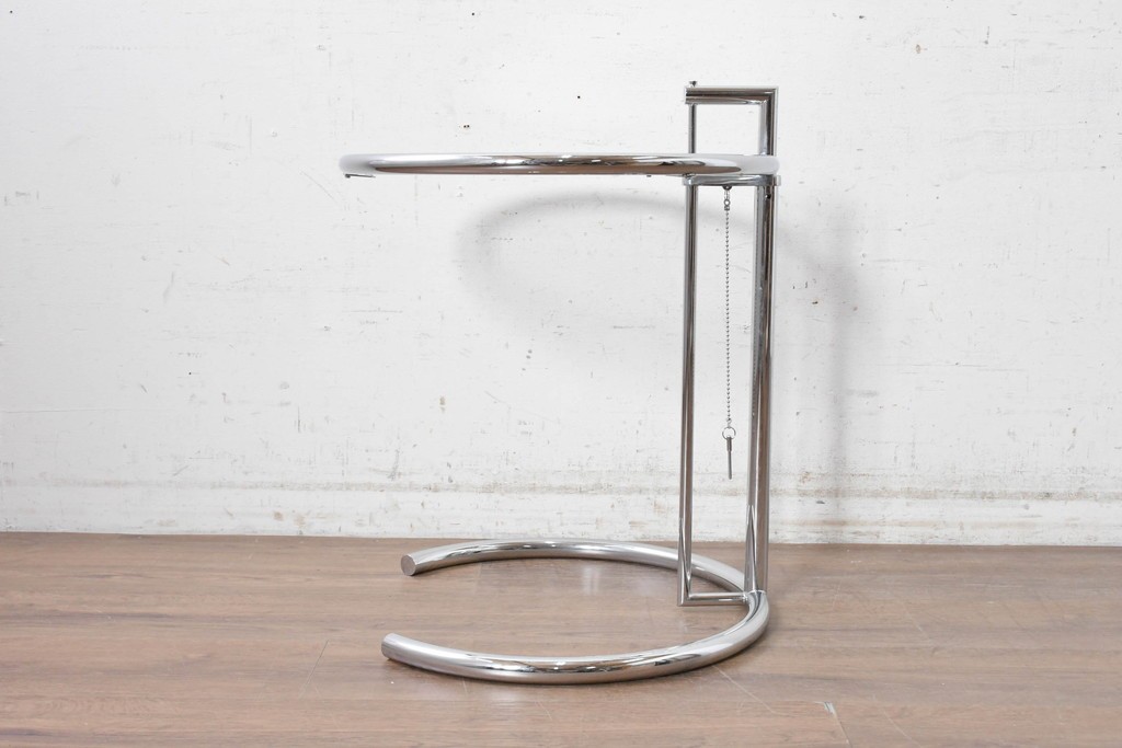 中古　美品　Cassina ixc.(カッシーナイクスシー)取り扱い　ClassiCon(クラシコン)　Eileen Gray(アイリーン・グレイ)　ADJUSTABLE TABLE(アジャスタブルテーブル)　E1027　サイドテーブル　定価約21万円　(R-090608)