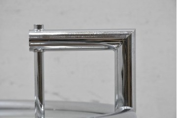 中古　美品　Cassina ixc.(カッシーナイクスシー)取り扱い　ClassiCon(クラシコン)　Eileen Gray(アイリーン・グレイ)　ADJUSTABLE TABLE(アジャスタブルテーブル)　E1027　サイドテーブル　定価約21万円　(R-090608)