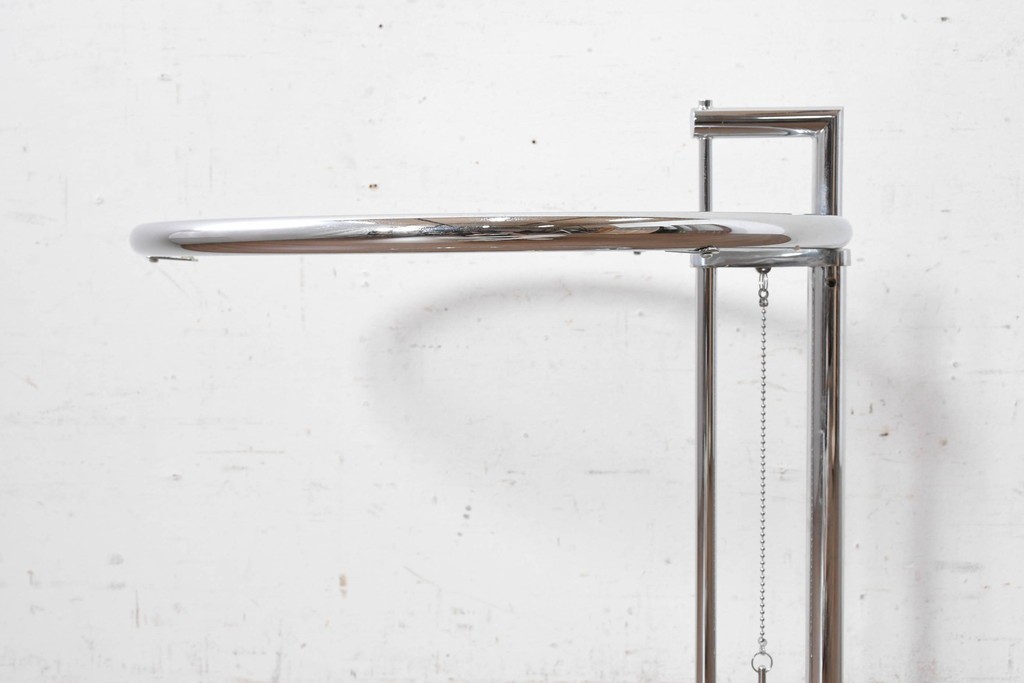中古　美品　Cassina ixc.(カッシーナイクスシー)取り扱い　ClassiCon(クラシコン)　Eileen Gray(アイリーン・グレイ)　ADJUSTABLE TABLE(アジャスタブルテーブル)　E1027　サイドテーブル　定価約21万円　(R-090608)