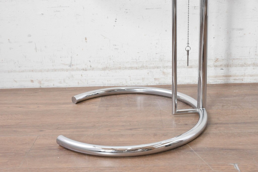 中古　美品　Cassina ixc.(カッシーナイクスシー)取り扱い　ClassiCon(クラシコン)　Eileen Gray(アイリーン・グレイ)　ADJUSTABLE TABLE(アジャスタブルテーブル)　E1027　サイドテーブル　定価約21万円　(R-090608)