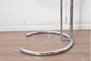 中古　美品　Cassina ixc.(カッシーナイクスシー)取り扱い　ClassiCon(クラシコン)　Eileen Gray(アイリーン・グレイ)　ADJUSTABLE TABLE(アジャスタブルテーブル)　E1027　サイドテーブル　定価約21万円　(R-090608)