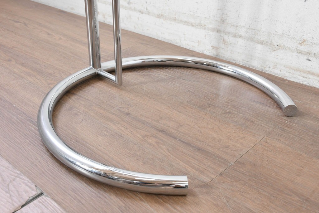 中古　美品　Cassina ixc.(カッシーナイクスシー)取り扱い　ClassiCon(クラシコン)　Eileen Gray(アイリーン・グレイ)　ADJUSTABLE TABLE(アジャスタブルテーブル)　E1027　サイドテーブル　定価約21万円　(R-090608)