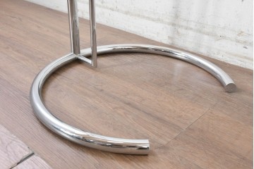 中古　美品　Cassina ixc.(カッシーナイクスシー)取り扱い　ClassiCon(クラシコン)　Eileen Gray(アイリーン・グレイ)　ADJUSTABLE TABLE(アジャスタブルテーブル)　E1027　サイドテーブル　定価約21万円　(R-090608)