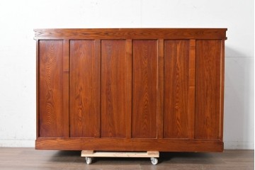 中古　美品　高級品　ニレ材　格子戸と装飾金具が印象的な水屋箪笥サイドボード　(R-090609)