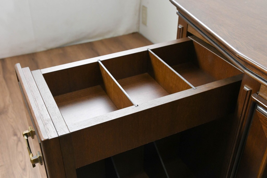 中古　美品　maruni(マルニ木工)　地中海ロイヤルシリーズ(ROYAL)　収納力が魅力のクラシカルなテレビ台　(R-090610)