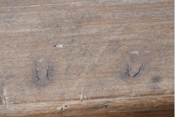 アジアンアンティーク　1900年から1930年頃　インドネシア　チーク材　素朴な風合いの車輪付きブランケットボックス　(R-090613)