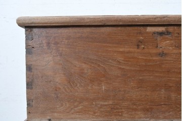 アジアンアンティーク　1900年から1930年頃　インドネシア　チーク材　素朴な風合いの車輪付きブランケットボックス　(R-090613)