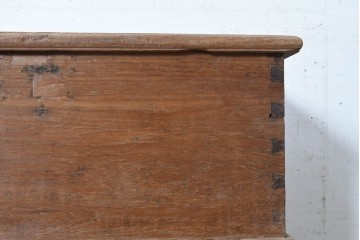 アジアンアンティーク　1900年から1930年頃　インドネシア　チーク材　素朴な風合いの車輪付きブランケットボックス　(R-090613)