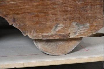 アジアンアンティーク　1900年から1930年頃　インドネシア　チーク材　素朴な風合いの車輪付きブランケットボックス　(R-090613)