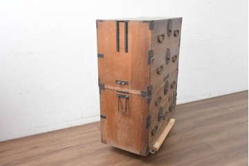 和製アンティーク　大正期　前面桐材　丸金具をあしらった風格ある重ね箪笥　(R-090614)