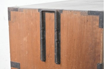 和製アンティーク　大正期　前面桐材　丸金具をあしらった風格ある重ね箪笥　(R-090614)
