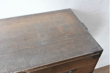 和製アンティーク　大正期　前面桐材　丸金具をあしらった風格ある重ね箪笥　(R-090614)