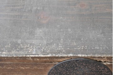 和製アンティーク　大正期　前面桐材　丸金具をあしらった風格ある重ね箪笥　(R-090614)
