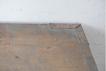 和製アンティーク　大正期　前面桐材　丸金具をあしらった風格ある重ね箪笥　(R-090614)