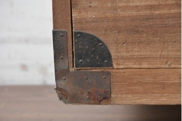 和製アンティーク　大正期　前面桐材　丸金具をあしらった風格ある重ね箪笥　(R-090614)