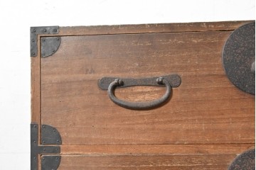 和製アンティーク　大正期　前面桐材　丸金具をあしらった風格ある重ね箪笥　(R-090614)
