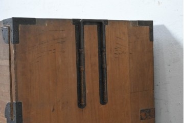 和製アンティーク　大正期　前面桐材　丸金具をあしらった風格あるローチェスト　(R-090615)