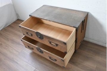和製アンティーク　大正期　前面桐材　丸金具をあしらった風格あるローチェスト　(R-090615)