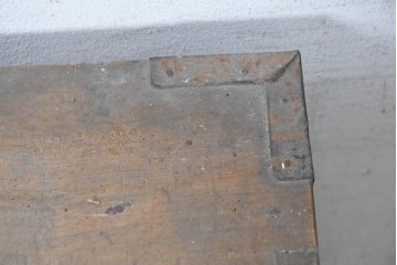 和製アンティーク　大正期　前面桐材　丸金具をあしらった風格あるローチェスト　(R-090615)