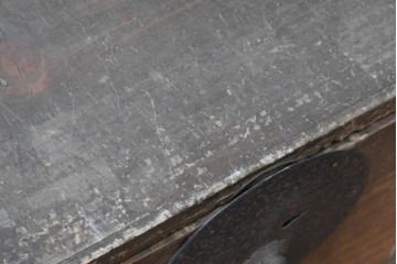 和製アンティーク　大正期　前面桐材　丸金具をあしらった風格あるローチェスト　(R-090615)